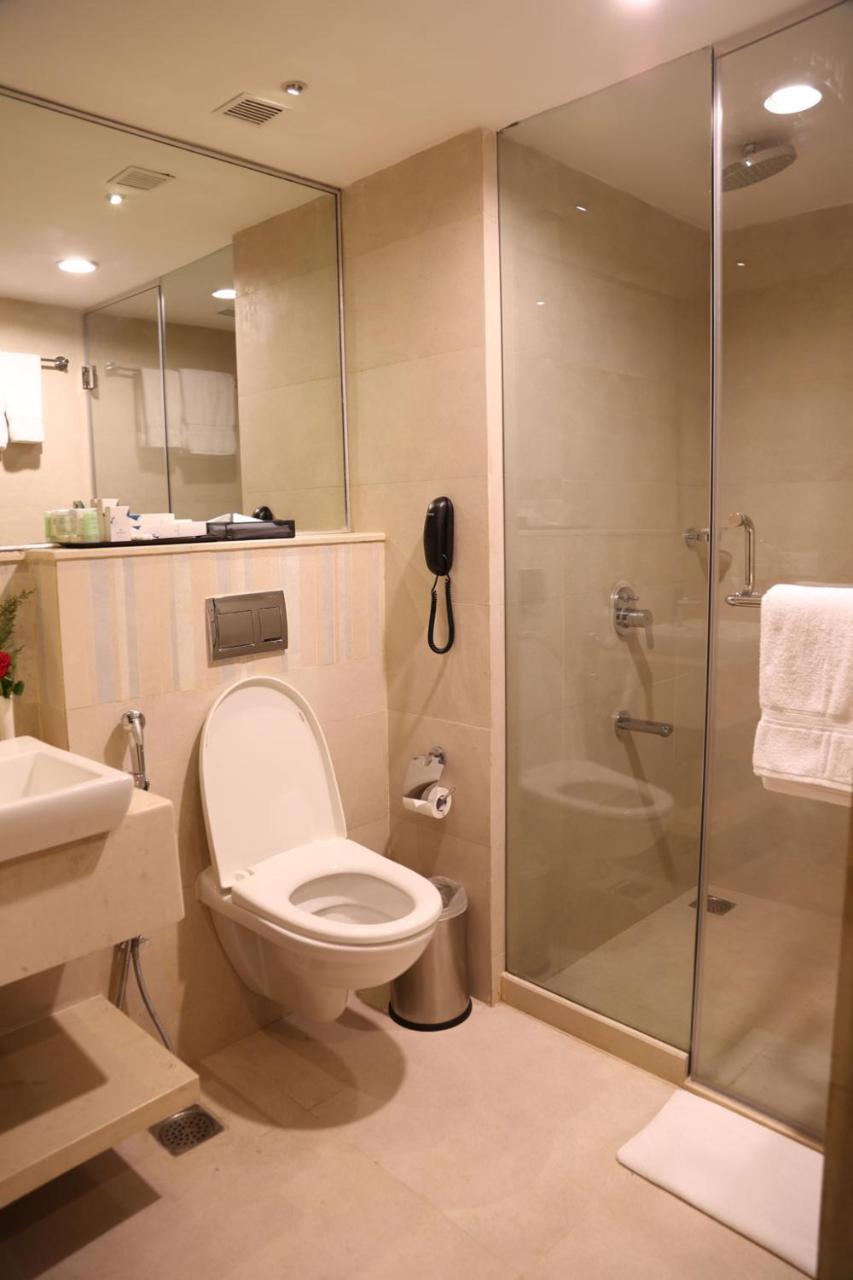 V 7 Hotel Chennai Extérieur photo