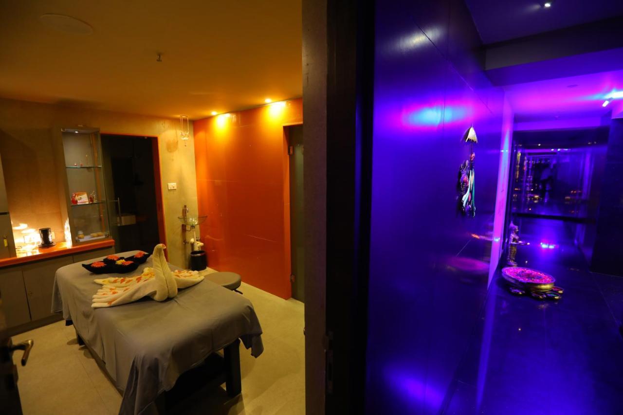 V 7 Hotel Chennai Extérieur photo