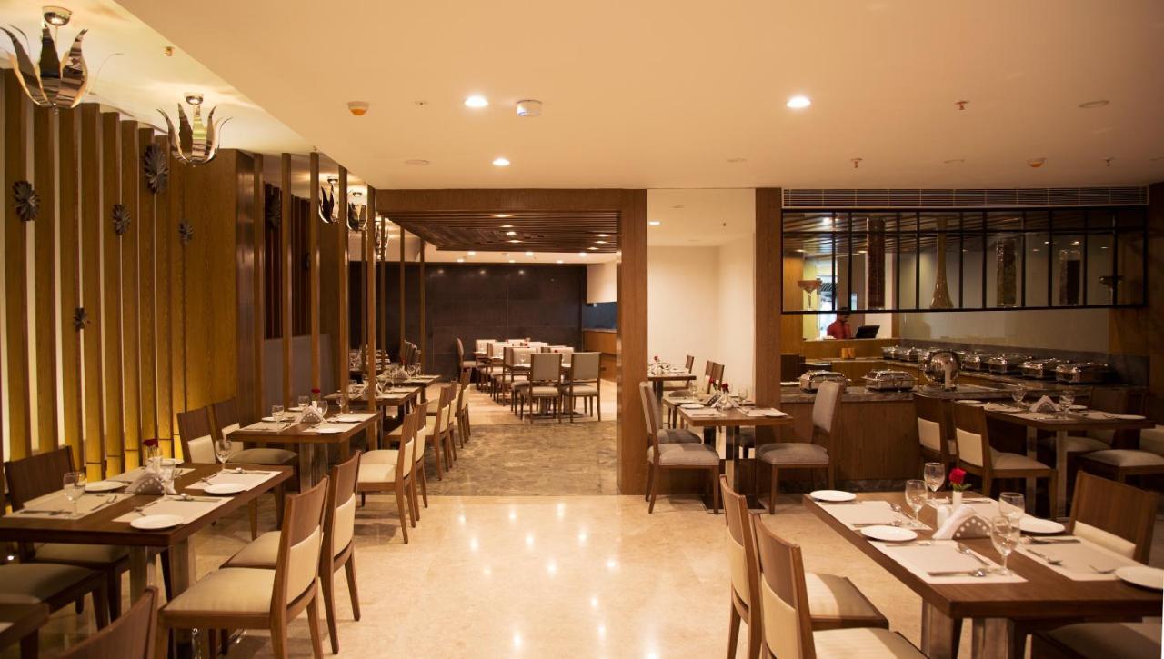 V 7 Hotel Chennai Extérieur photo