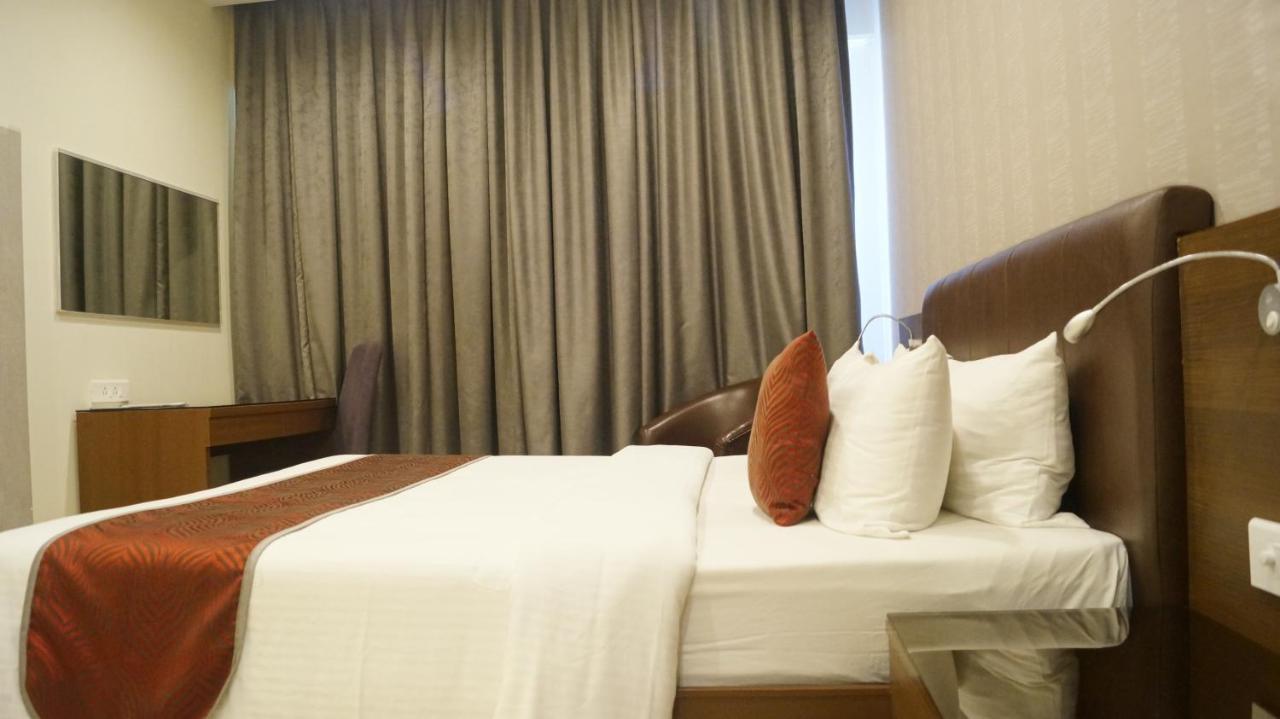 V 7 Hotel Chennai Chambre photo