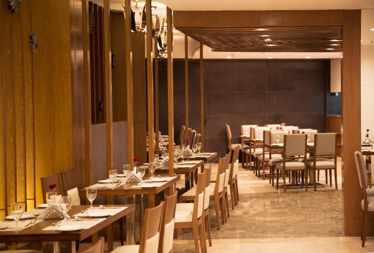 V 7 Hotel Chennai Extérieur photo
