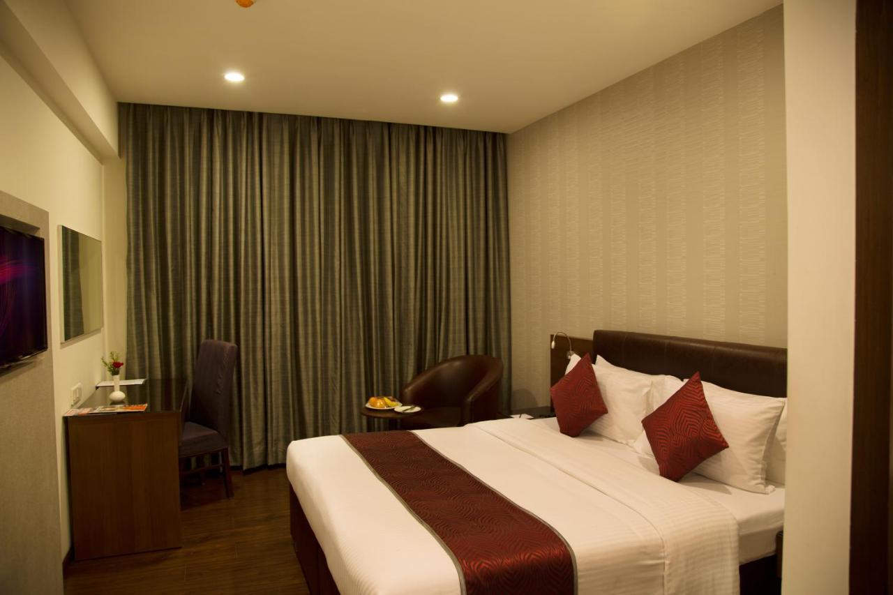 V 7 Hotel Chennai Extérieur photo