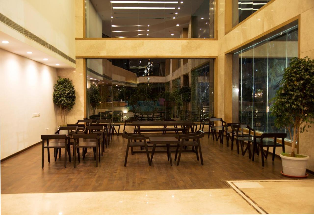 V 7 Hotel Chennai Extérieur photo