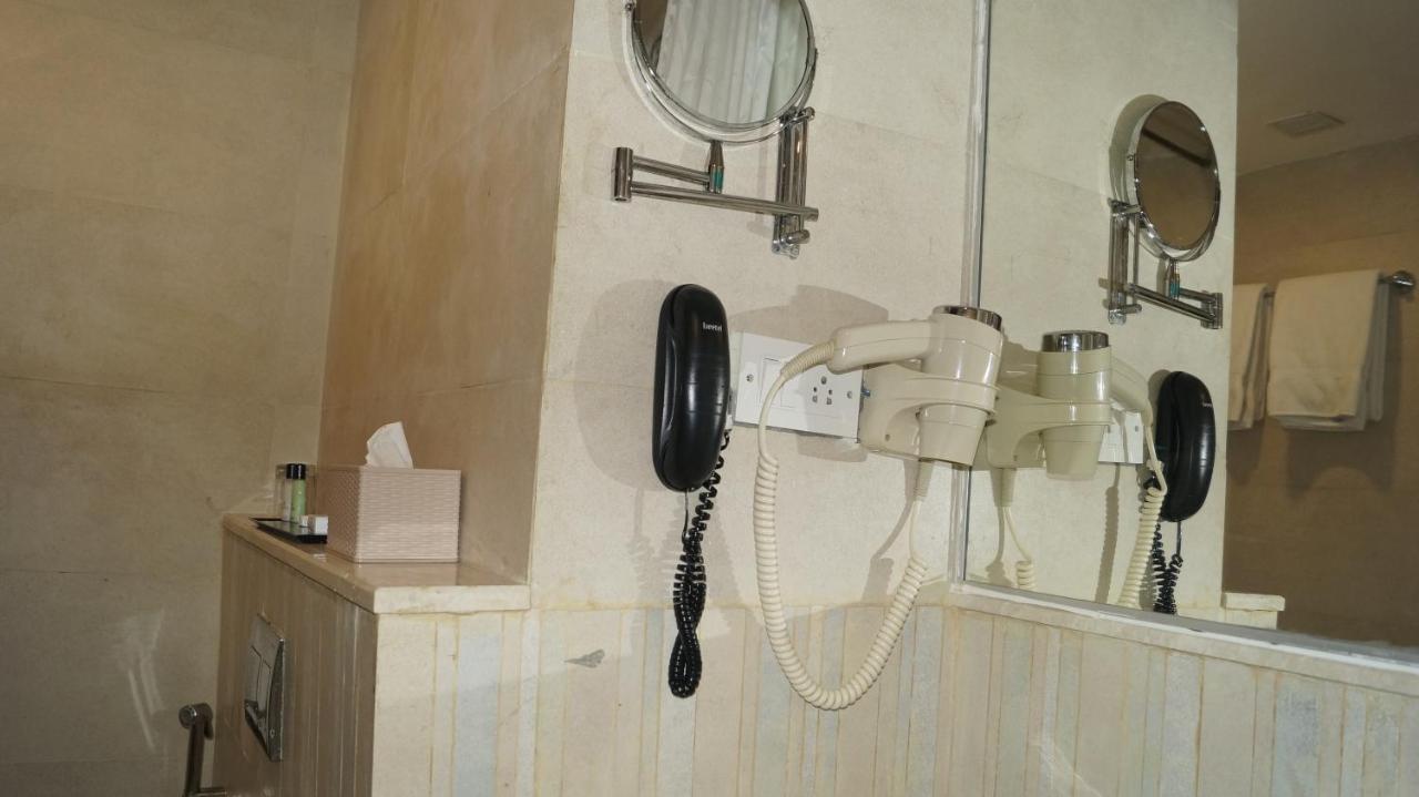 V 7 Hotel Chennai Extérieur photo