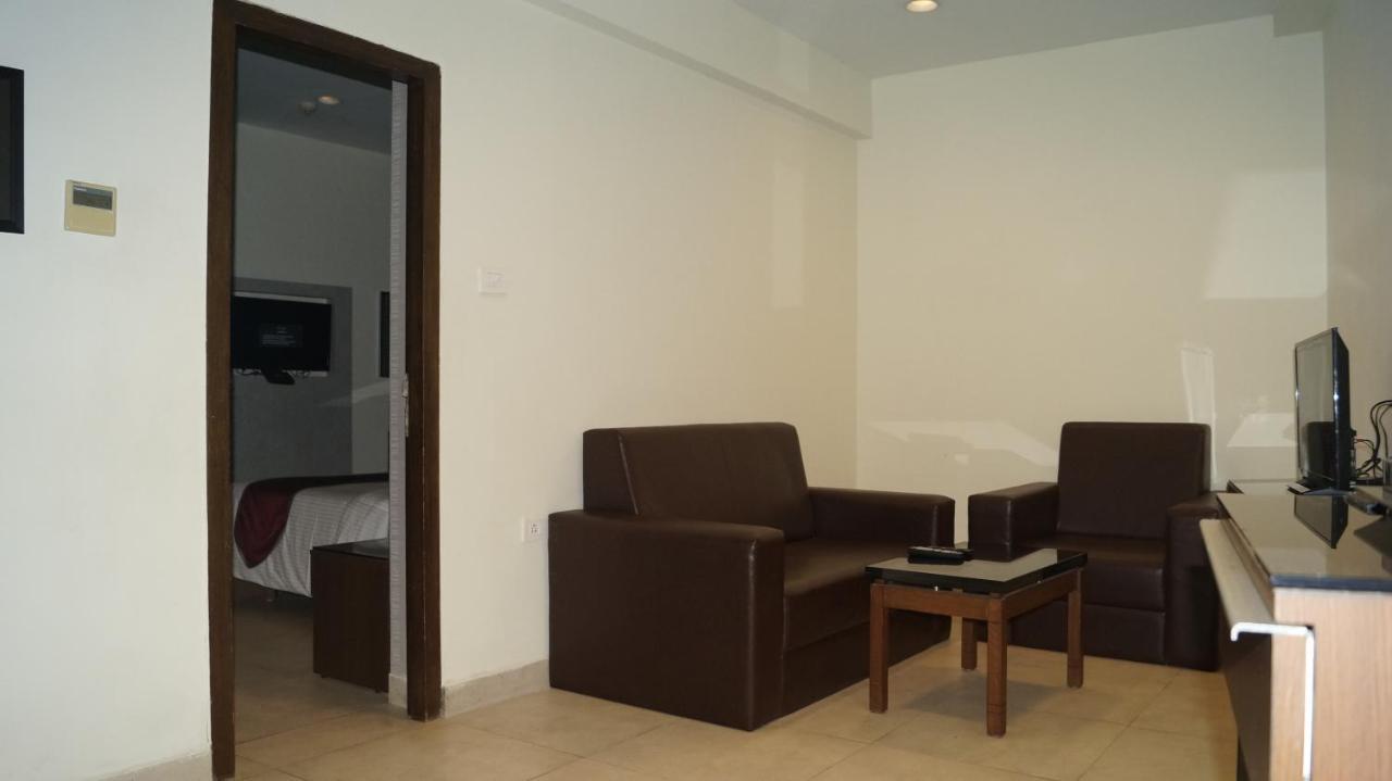 V 7 Hotel Chennai Extérieur photo